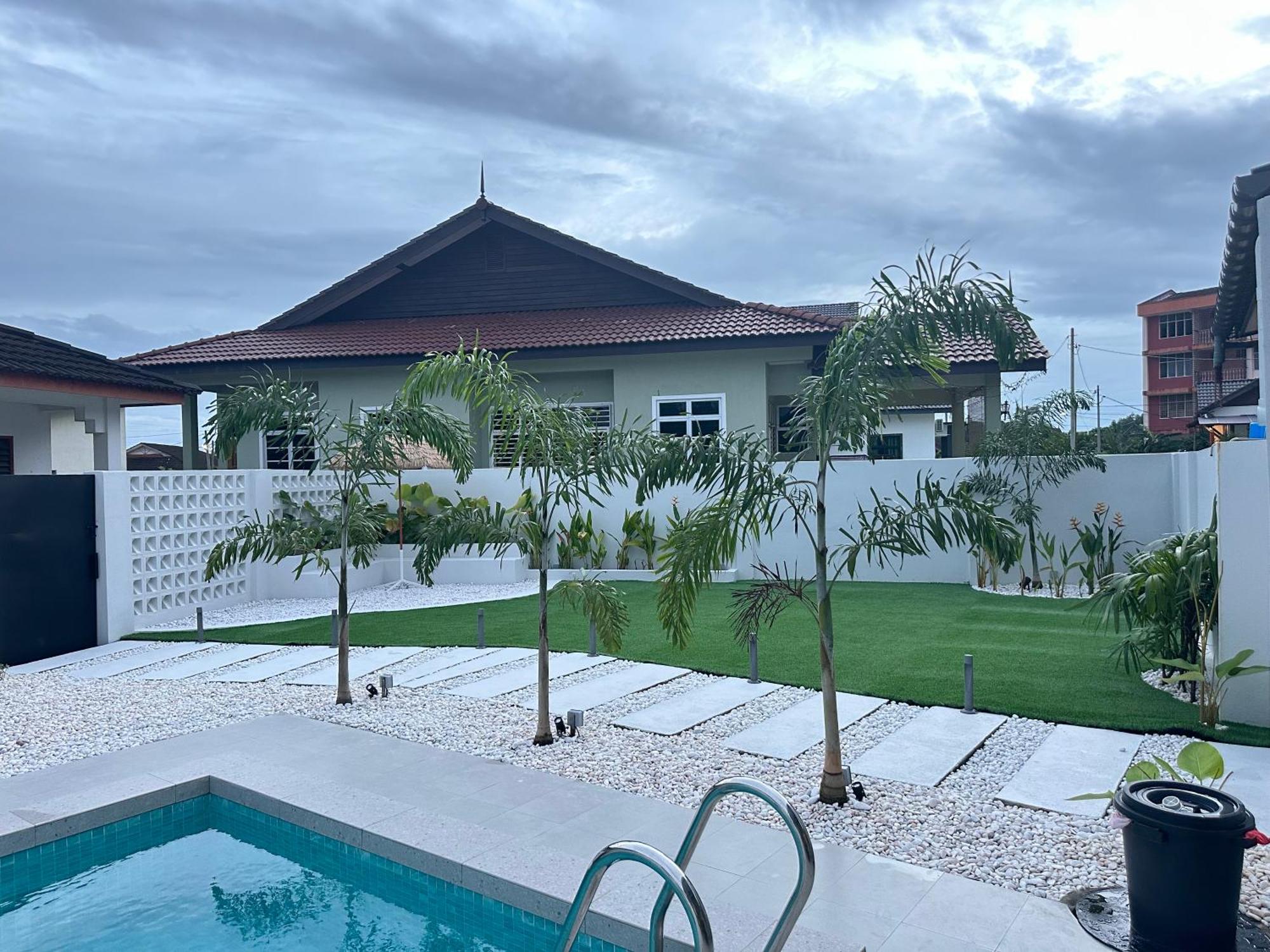 Home In Terengganu With Private Pool Куала-Тренгану Экстерьер фото