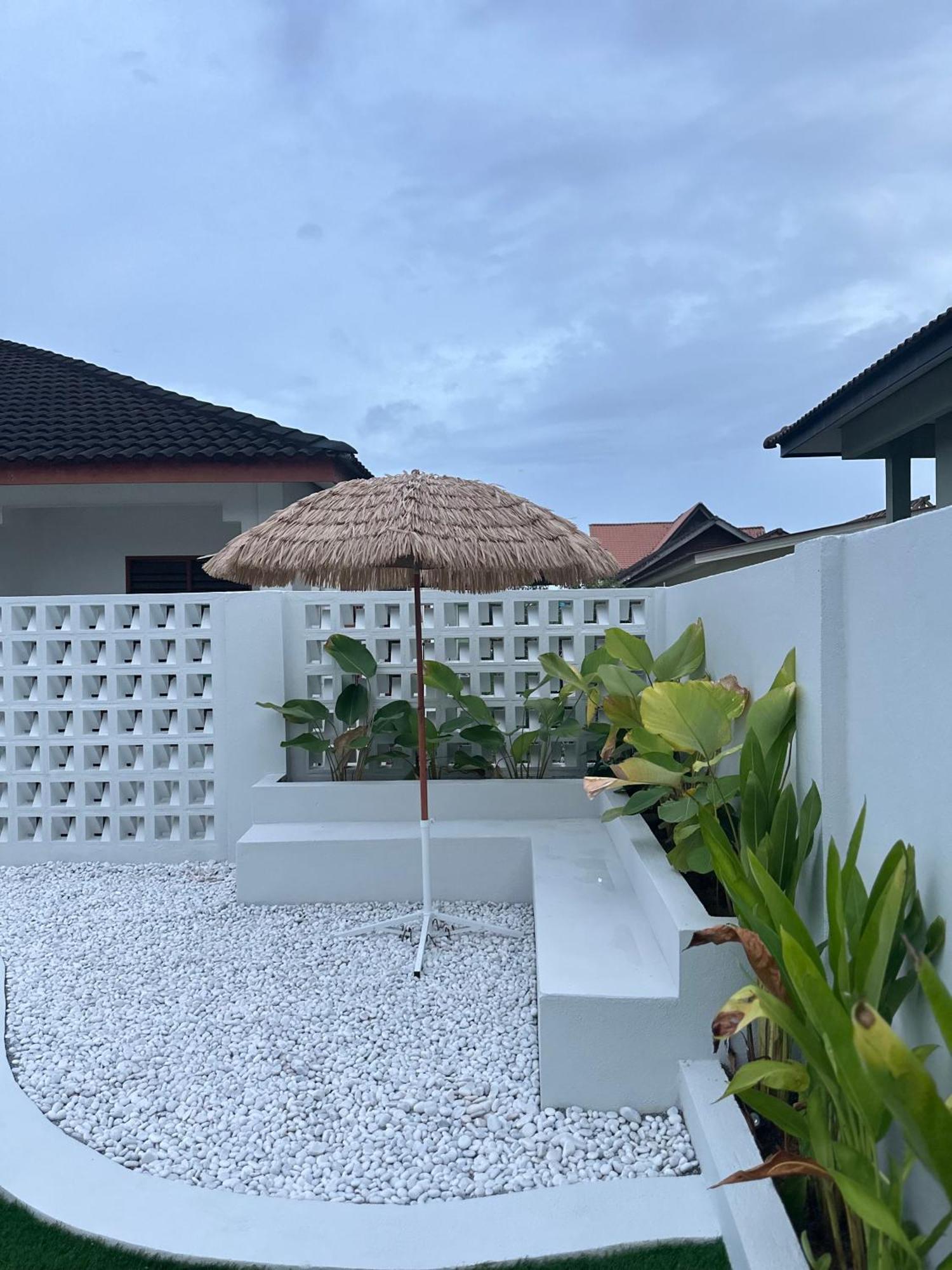 Home In Terengganu With Private Pool Куала-Тренгану Экстерьер фото